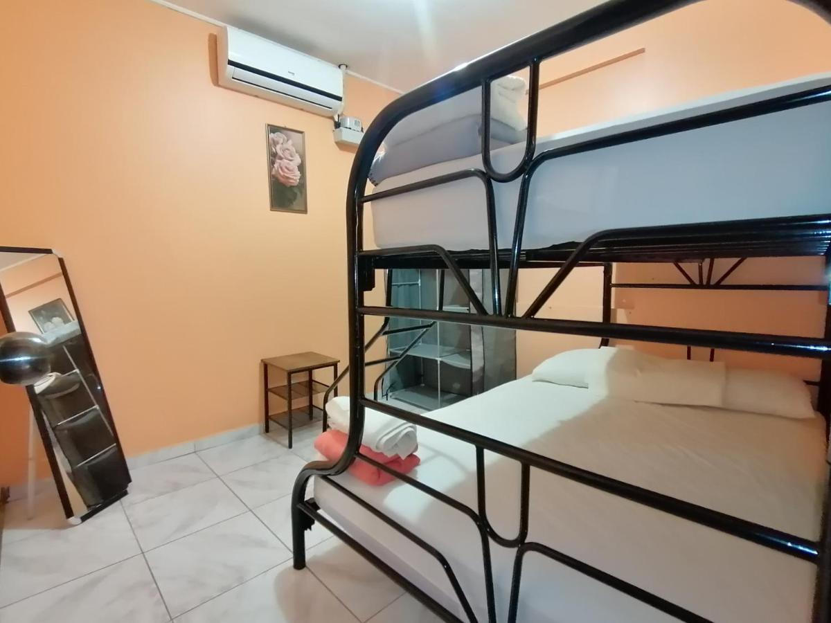 Marta's Guesthouses, Con Entrada Autonoma Puerto Limon