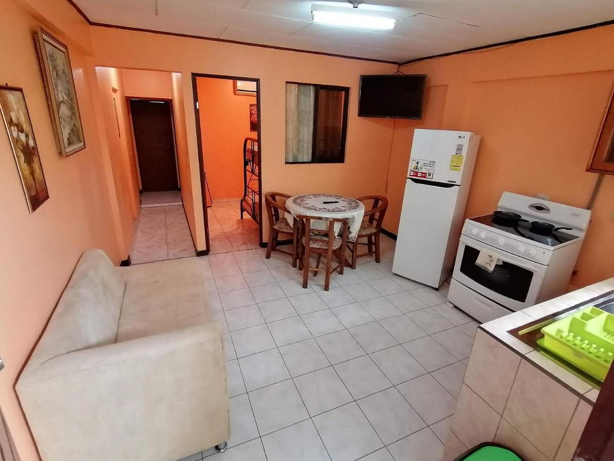 Marta's Guesthouses, Con Entrada Autonoma Puerto Limon