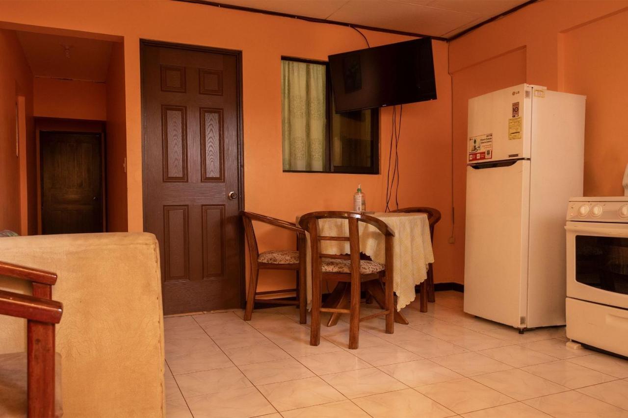 Marta's Guesthouses, Con Entrada Autonoma * Puerto Limon