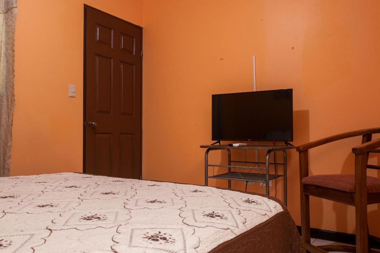 Marta's Guesthouses, Con Entrada Autonoma Apartment Puerto Limon